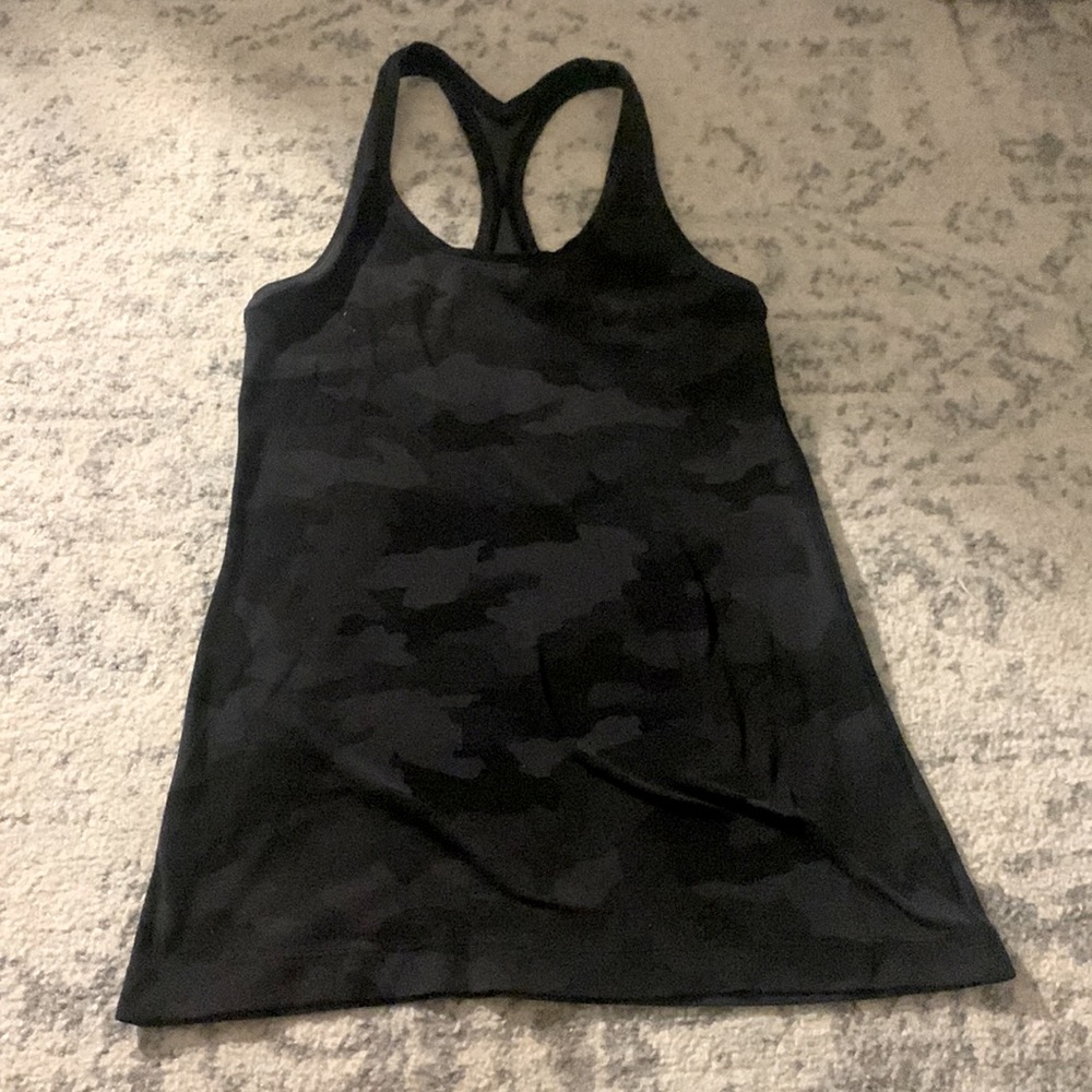 camo nulu lululemon tank. size 6 but fits a 4.